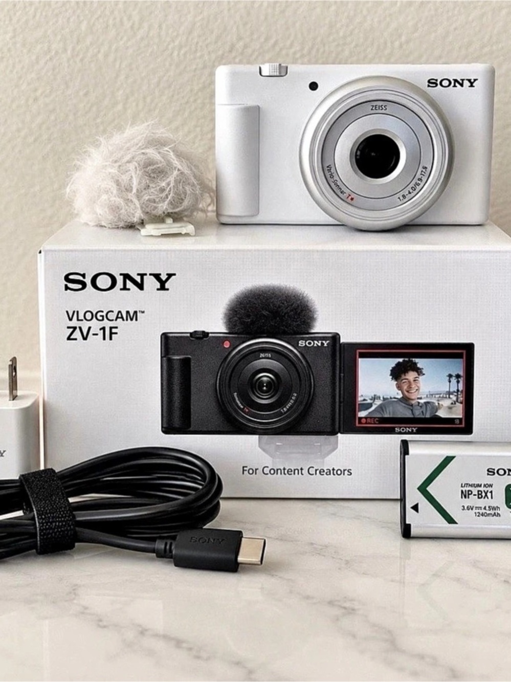 Sony VLOGCAM ZV-1F VLOGCAM Digital Camera White & Black Like New